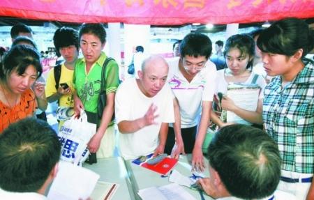 专科一批计划不愁生源 公办高校最受青睐