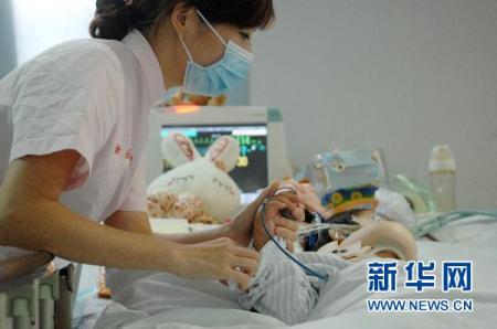 杭州坠楼女孩妞妞转出重症病房 胃口很好