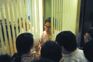 温州动车事故发布会近百记者扑空 酒店代发材料