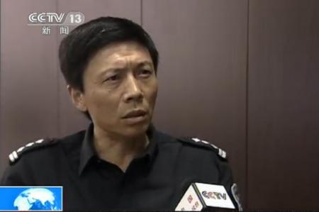 特警发现幸存女童还原： 拒绝铁路人员移车体要求