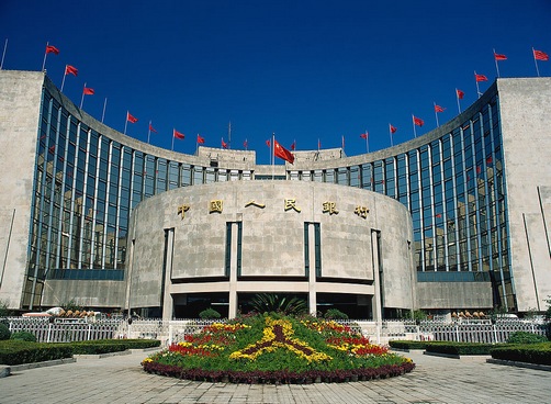 央行决定上调金融机构存款准备金率0.5个百分点