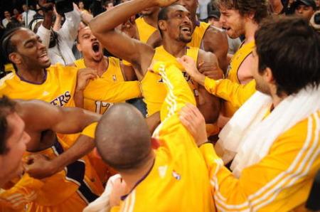 NBA：湖人抢到赛点  击败太阳