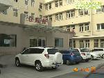 燃气管子滚过来 大娘一躲“躲”进了医院